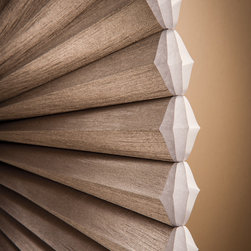 Hunter Douglas Alustra&reg; - Cellular Shades