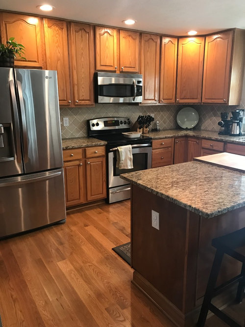 Kitchen color, Oak is kicked to the curb