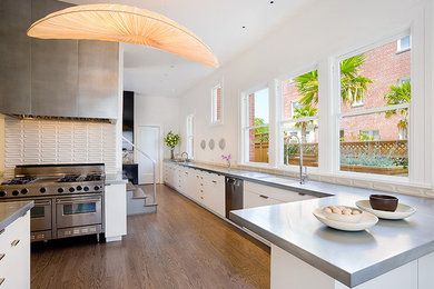 Kitchen - modern kitchen idea in San Francisco