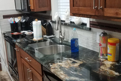 Transitional kitchen photo in Dallas