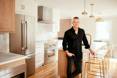 Kitchen - contemporary kitchen idea in Other