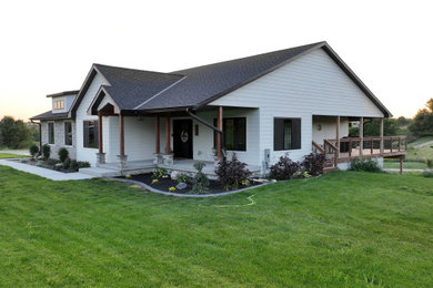 Farmhouse home design photo