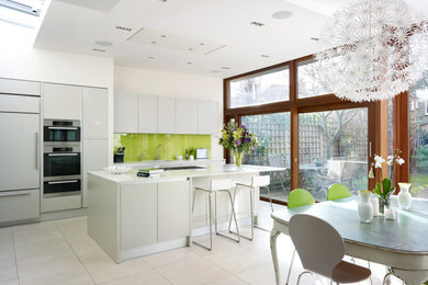 Kitchen - contemporary kitchen idea in London