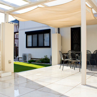 他の地域のトロピカルスタイルのおしゃれなテラス・中庭の写真