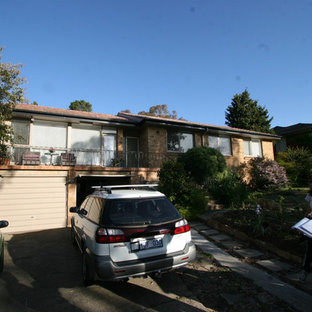 Example of a minimalist home design design in Canberra - Queanbeyan