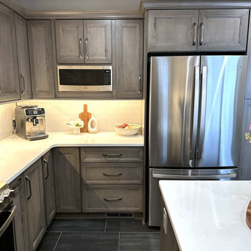 Showplace Framed Sonoma Kitchen & Dry Bar in Maple Flagstone