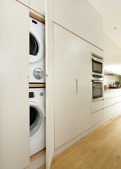 Contemporary Kitchen by Cue & Co of London