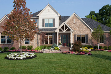 Example of a classic exterior home design in Cincinnati