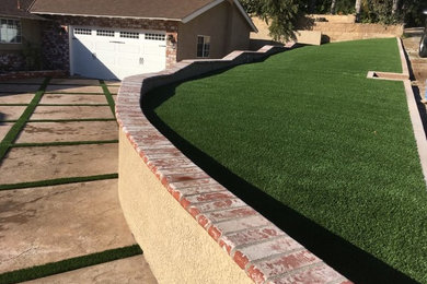 Design ideas for a large traditional full sun front yard driveway in Los Angeles.
