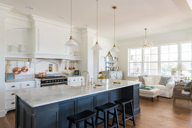 Inspiration for a timeless kitchen remodel in Austin