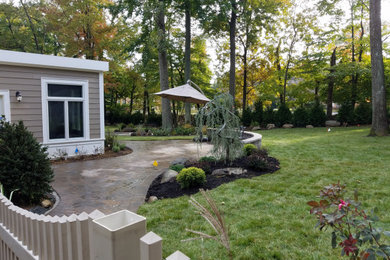 Design ideas for a traditional landscaping in New York.