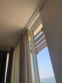 How To Dress This Window What Kind Of Curtains Pole Fabric