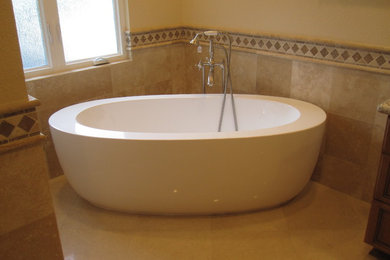 Example of a classic bathroom design in Orange County