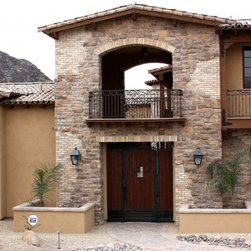 A Cobblestone style of Stone and Thin Brick Veneer - Home Decor