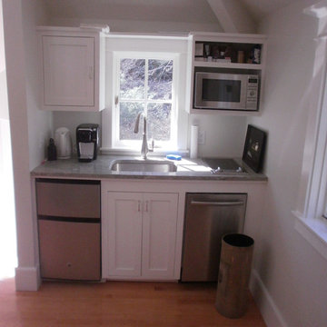 Studio Over Garage - Kitchenette