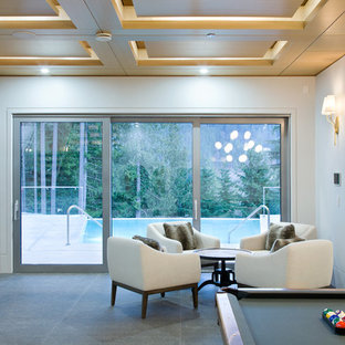 バンクーバーのおしゃれなホームバーの写真