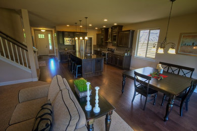 Example of a classic kitchen design in Portland