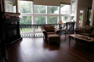 Example of a family room design in Sacramento