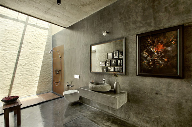 Тропический Ванная комната by Dipen Gada and Associates