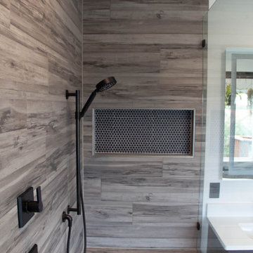 Modern Shower with Niche and Bench