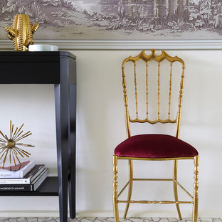 メルボルンの中サイズの片開きドアエクレクティックスタイルのおしゃれな玄関ドア (白い壁、テラゾーの床、黒いドア、グレーの床) の写真