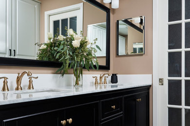 Inspiration for a modern bathroom remodel in Minneapolis