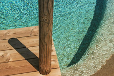 Une piscine naturelle pour un camping de la Côte d’Azur
