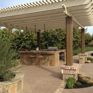 Lodi perimeter overflow pool