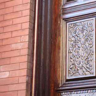 オレンジカウンティのトラディショナルスタイルのおしゃれな玄関の写真