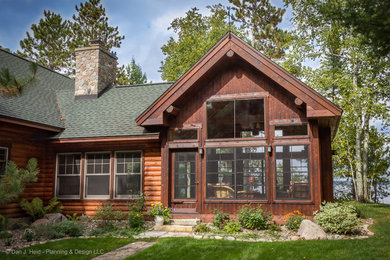 Mid-sized mountain style screened-in side porch idea in Minneapolis