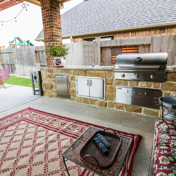 Pergola and Outdoor Kitchen: Fulshear, TX