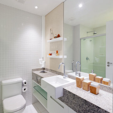Bathroom by Zezinho e Turibio