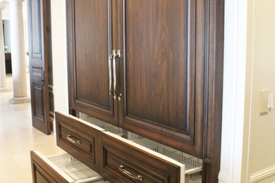 Example of a transitional kitchen design in Orange County