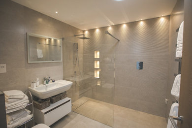 Inspiration for a contemporary bathroom in West Midlands.