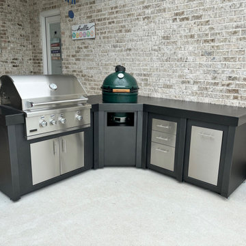 Built-In Grills & Outdoor Kitchens