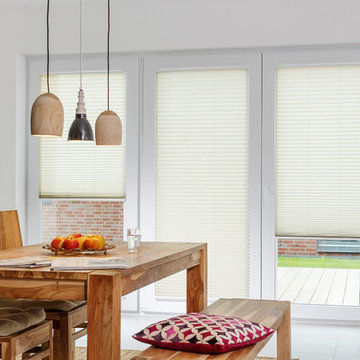 moderne Plissees am Fenster
