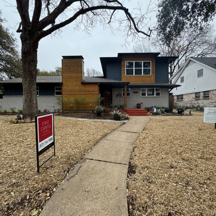 Transitional exterior home idea in Dallas