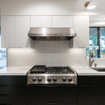 Stunning Huntington Beachfront Modern Kitchen with Sleek Finishes