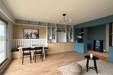 Aménagement d'une salle à manger contemporaine.