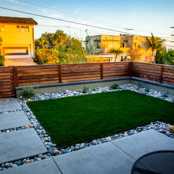 Point Loma Entry & Courtyard - Functionable Family Space