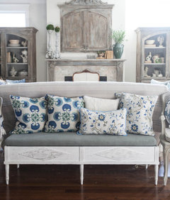 Can you put a sofa table console behind both couches