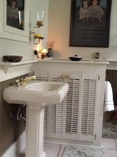 Small bathroom, no storage