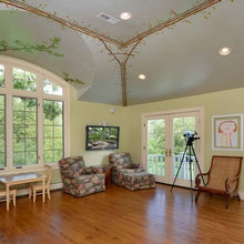 221 S RIDGE BONUS ROOM/PLAYROOM
