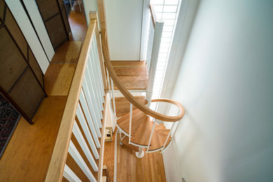 トラディショナルスタイルのおしゃれな階段の写真