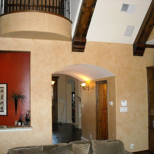 Modelo de salón para visitas abierto, mediterráneo, de tamaño medio, con parades naranjas