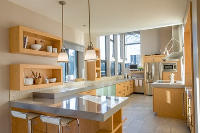 Inspiration for a contemporary kitchen remodel in Montreal