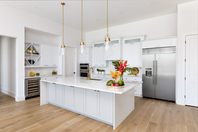 Kitchen photo in Miami
