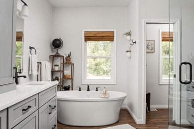 Inspiration for a farmhouse bathroom in Indianapolis.