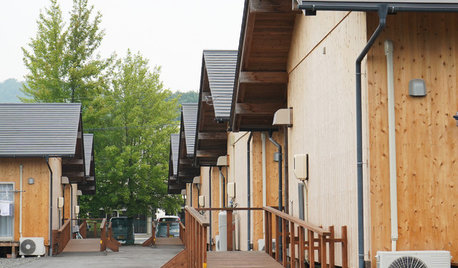 西日本豪雨から1年。「板倉構法」の仮設住宅が示す可能性