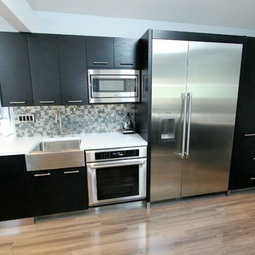 Eden Mosaic Tile installations: Modern Cobble Stainless Steel/Silver Glass Tile